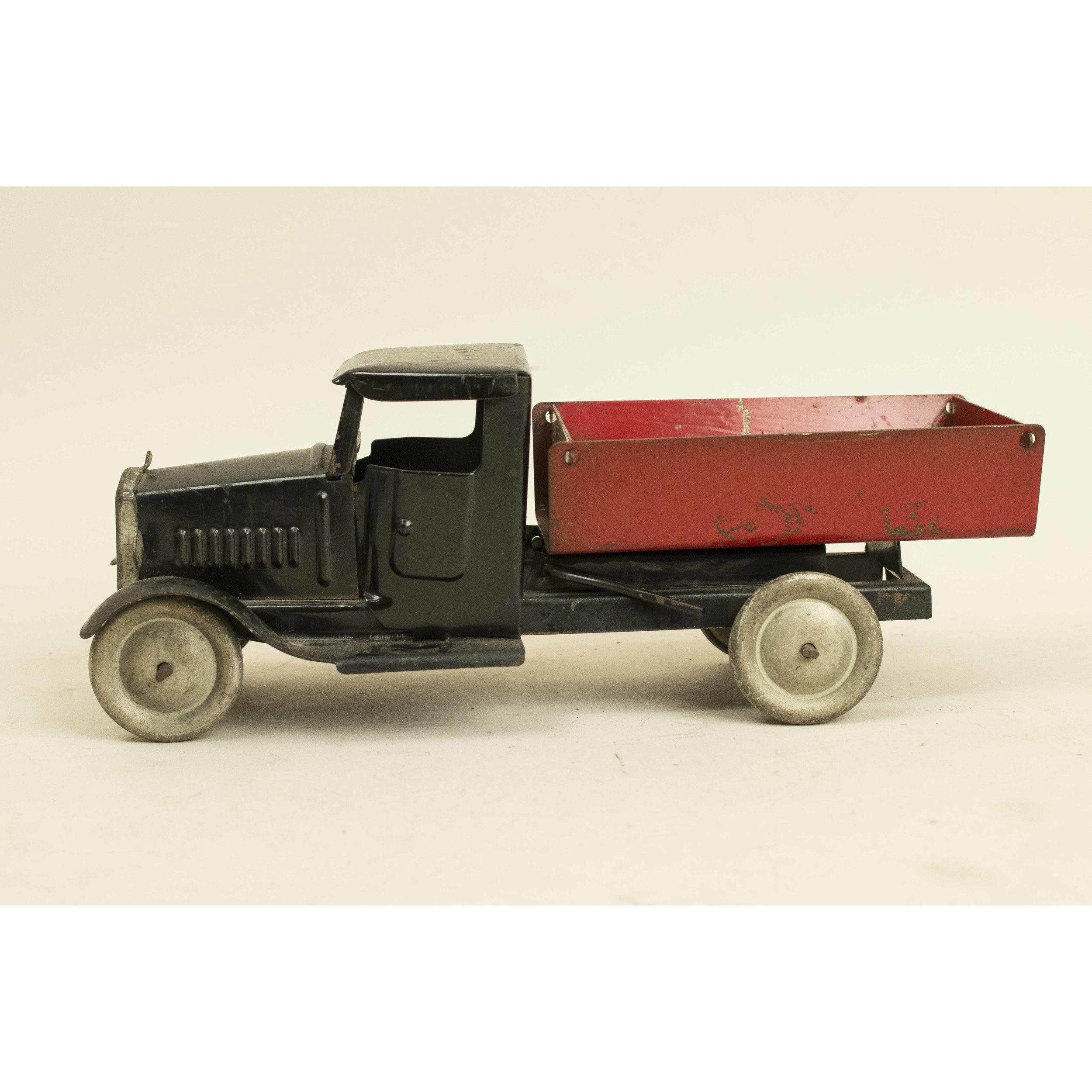 Buddy "L" Hydraulic Dumper Truck | Witherell's Auction House