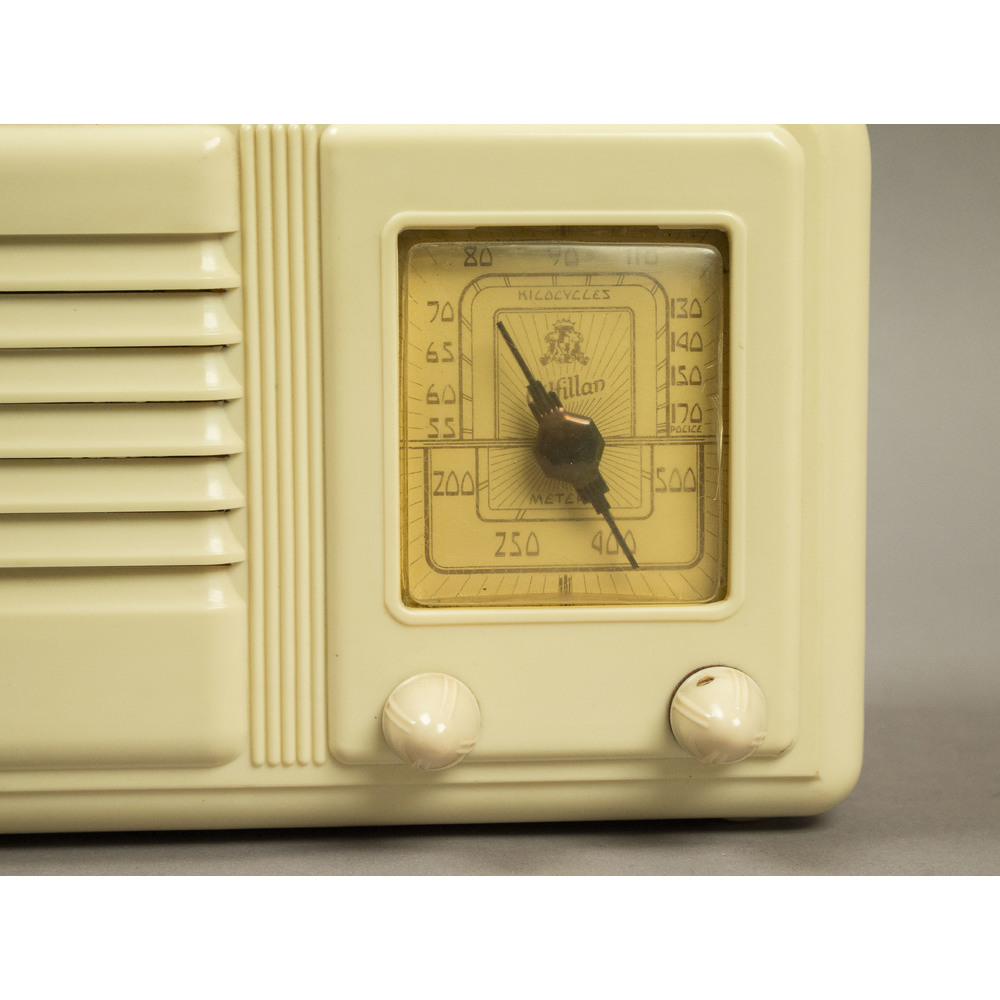 2 1940's Gilfillan Bros. Streamline Radios Witherell's Auction House