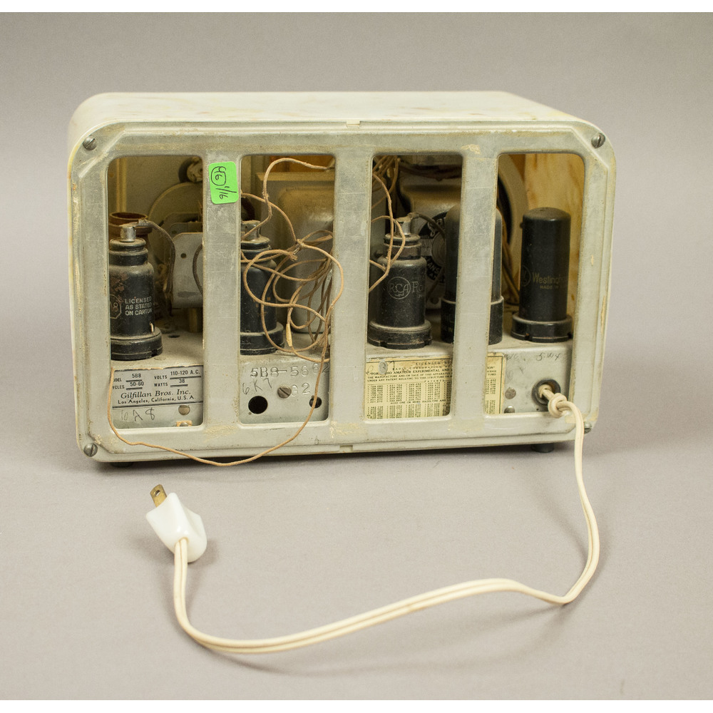 2 1940's Gilfillan Bros. Streamline Radios Witherell's Auction House