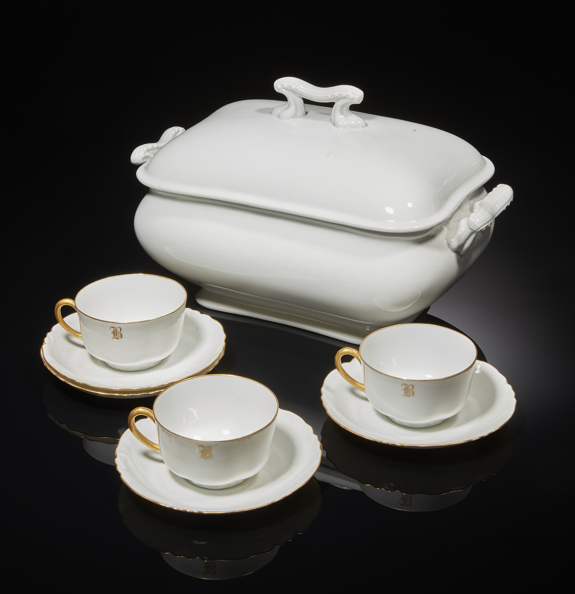 Soup Tureen and Tea Cups/Saucers Witherell's Auction House